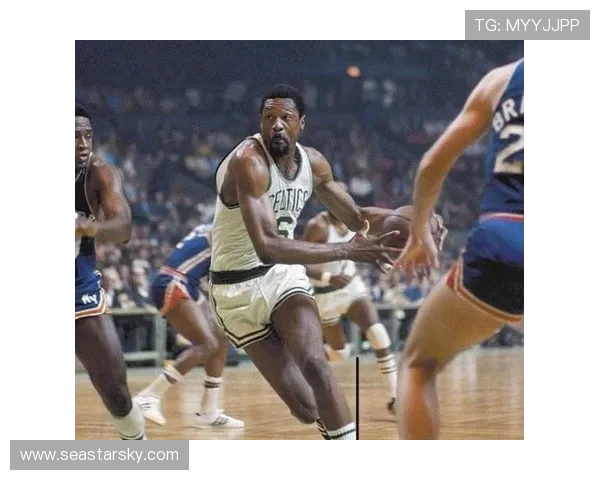 比尔·拉塞尔的传奇篮球生涯与不朽精神对NBA的深远影响