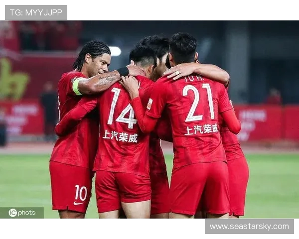 国安与重庆激战正酣现时比分揭晓双方争夺白热化 国安与重庆激战正酣现时比分揭晓双方争夺白热化